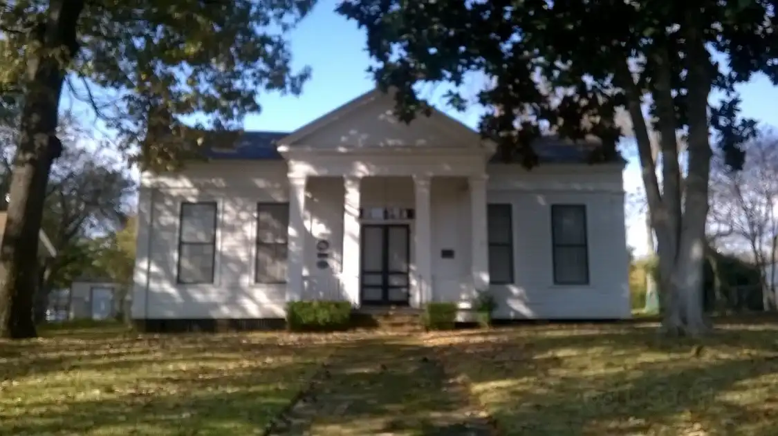 Hotels near Historic Howard House 1848