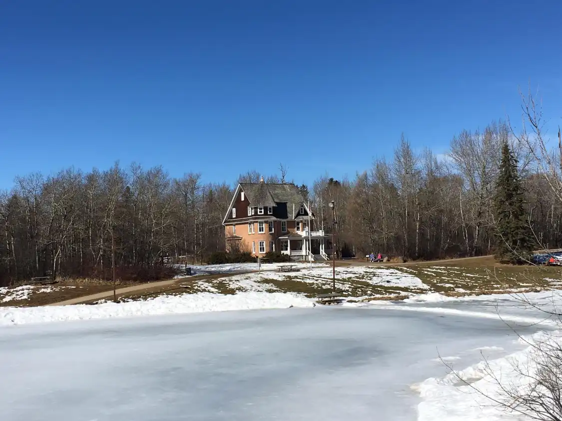 Hotel dekat Cronquist House