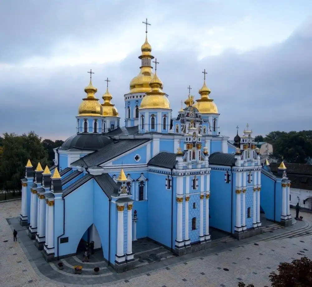 Отели рядом с достопримечательностью «Михайловский Златоверхий монастырь»