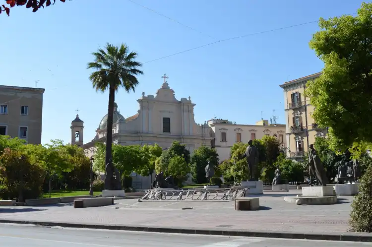 Hotels near Piazza Umberto Giordano