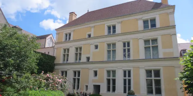 Escort girls in Château-Thierry