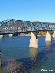 Walnut Street Bridge