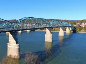 Walnut Street Bridge