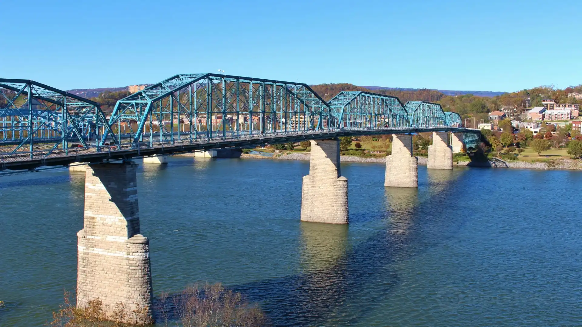 Hotels near Walnut Street Bridge