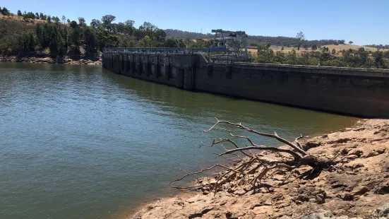 Lake Glenmaggie Weir Wall