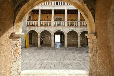 Kastel Luksic