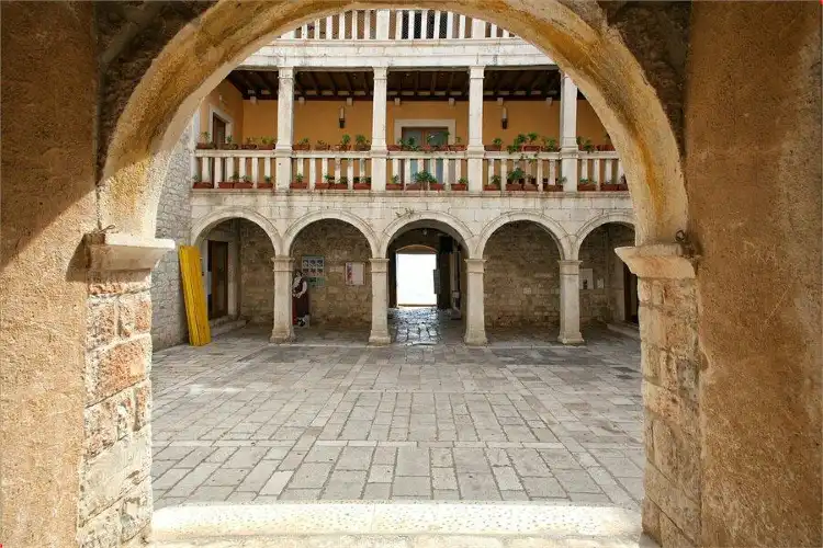 Hotels in Kastel Luksic