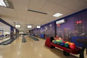 Golden Bowling: Photos, Map & Reviews [2024] | Trip.com