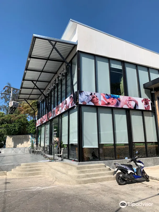 1_Relax Massage & Spa