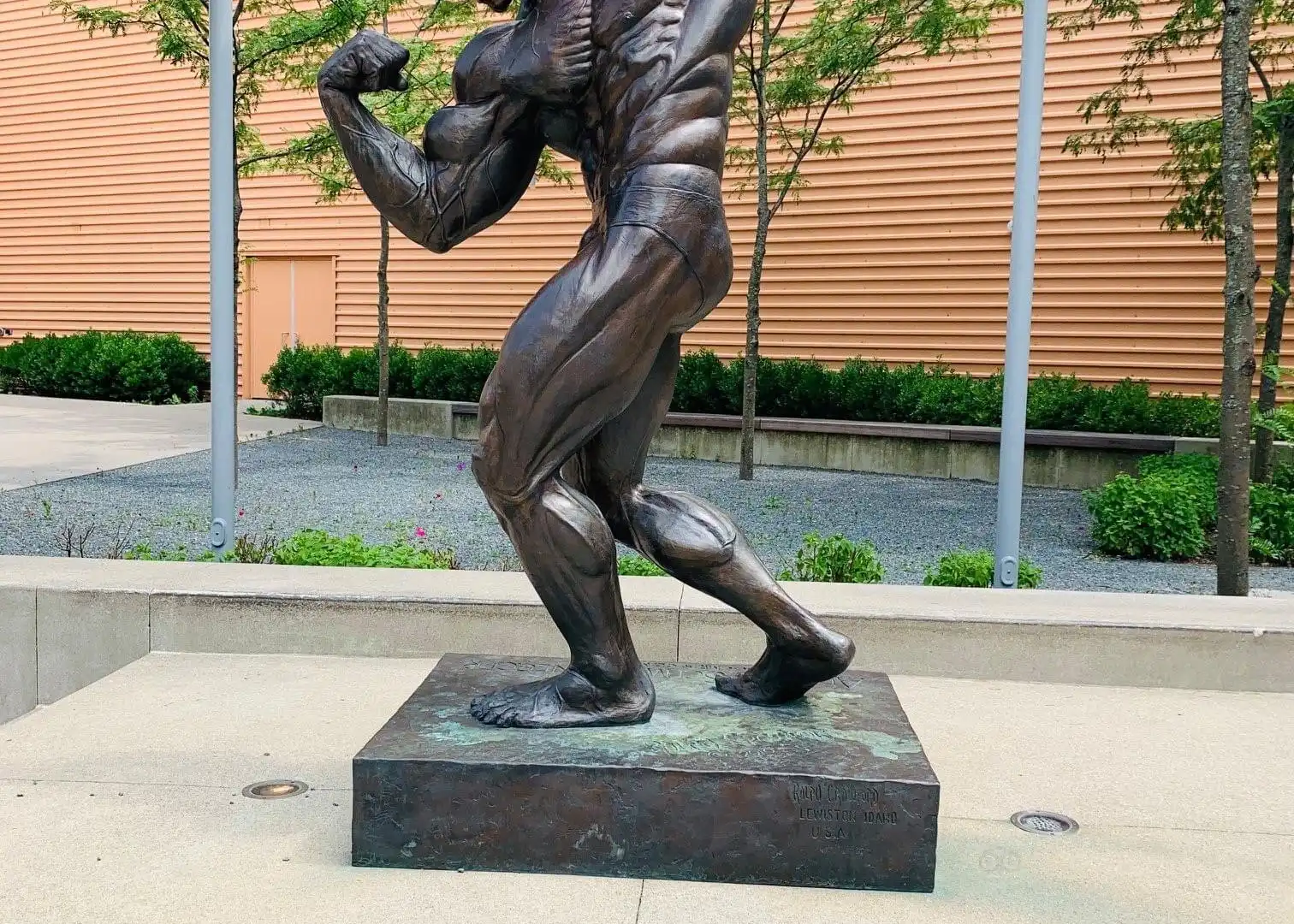 Hoteles cerca de Statue of Arnold Schwarzenegger