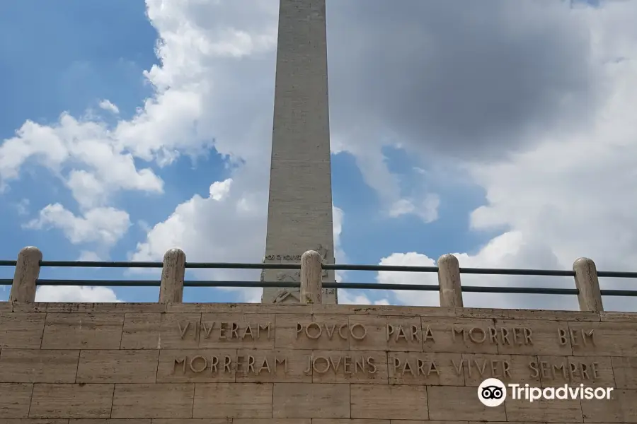 Obelisco e Monumento Mausoleu ao Soldado Constitucionalista de 32