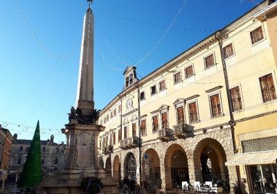 Piazza Garibaldi e Monumento ai Caduti