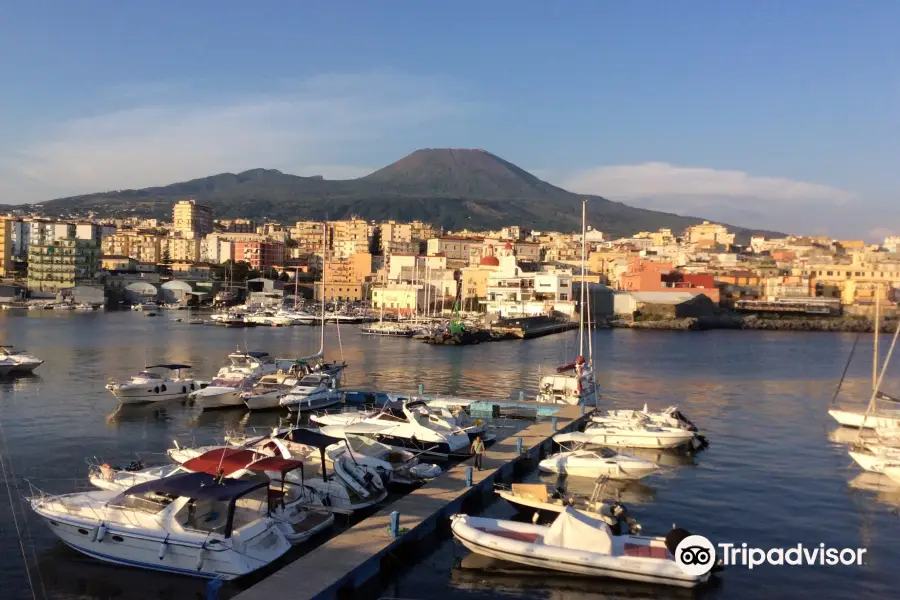 Porto di Torre del Greco - "Il Muraglione"