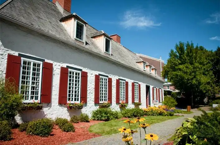 Hotels near Manoir de Niverville