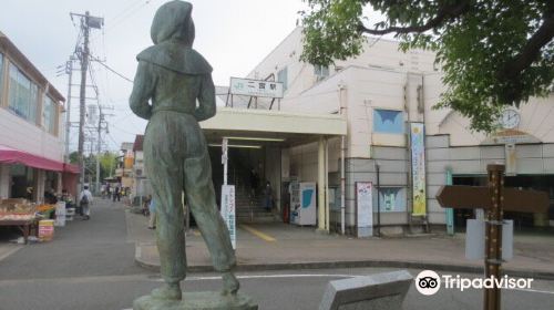 Statue of Garasu no Usagi