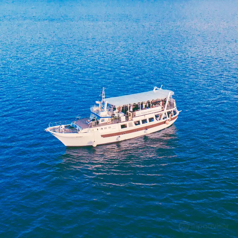 5_Boat Party Split