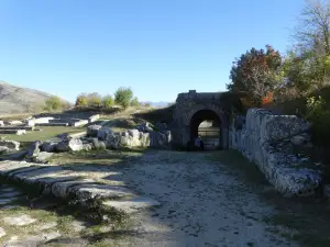 Amphitheater Alba Fucens