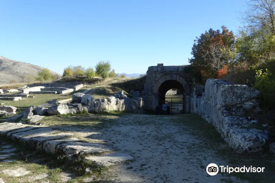 Amphitheater Alba Fucens