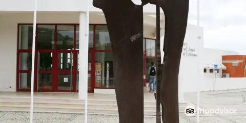 Escultura a José Afonso