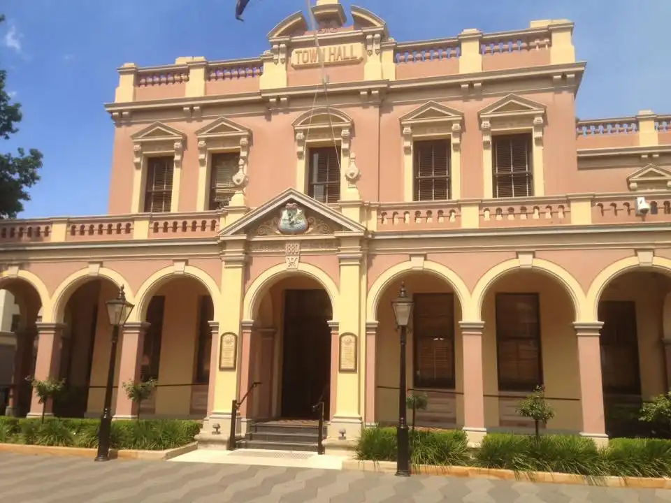 Hotels near Parramatta Town Hall