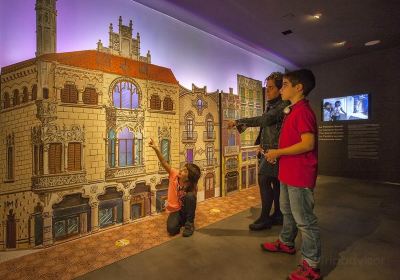 Gaudí Museum & Tourist Office