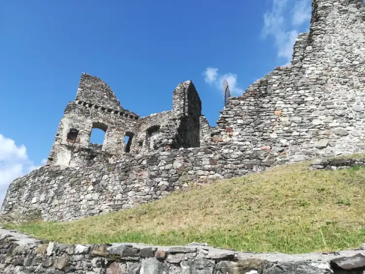 Hotels near Altaguardia Castle