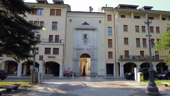 Porta Dante