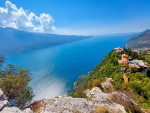 Il Santuario di Montecastello