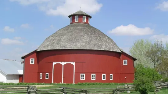 The Round Barn Theatre at Amish Acres