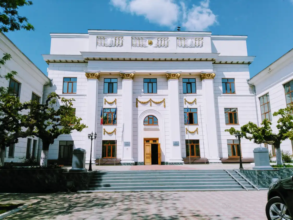 Hotels near Military History Museum
