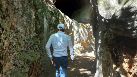 Cuevas del Pomier