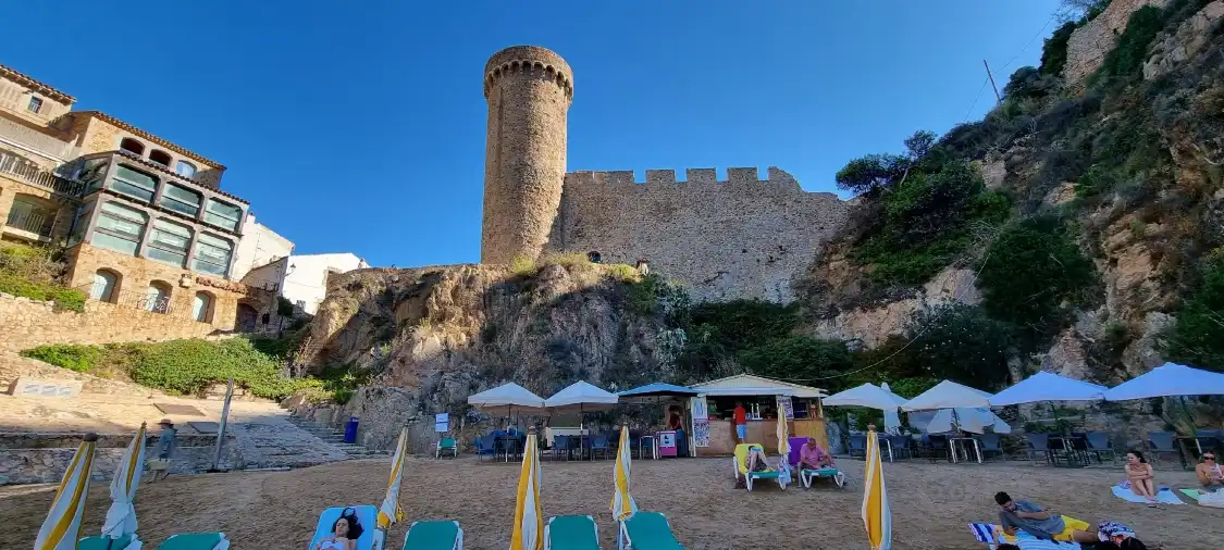 Hotels near Es Codolar beach