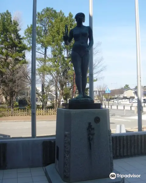Hana Kammuri Statue