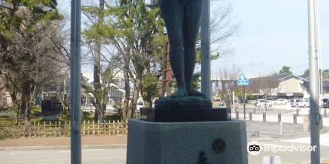 Hana Kammuri Statue