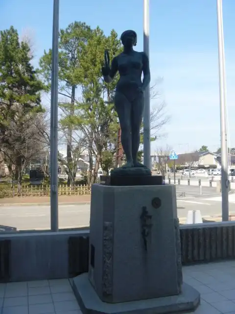 Hotels near Hana Kammuri Statue