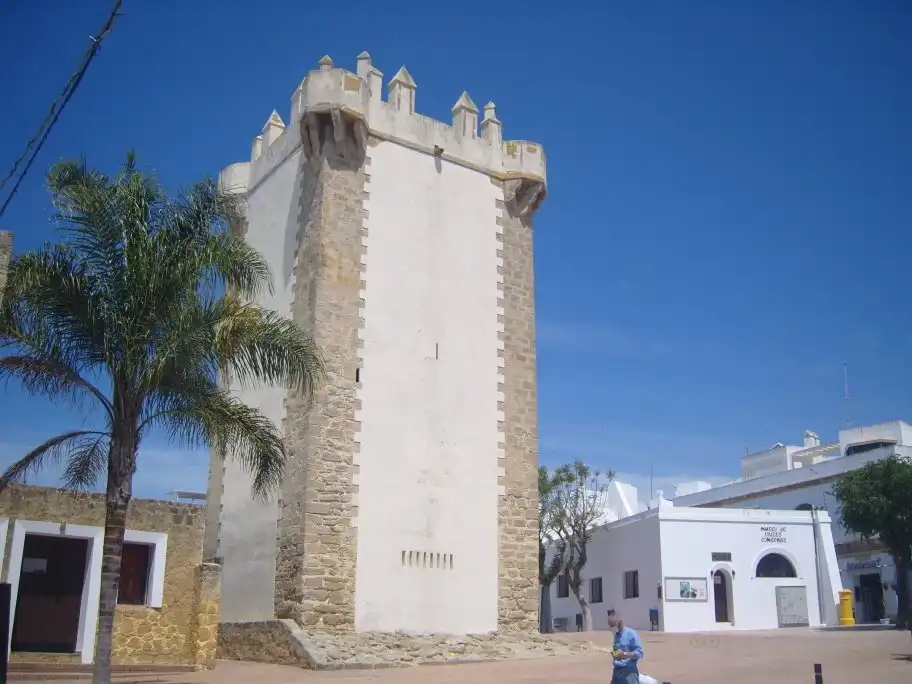Hotels near Torre de Guzman