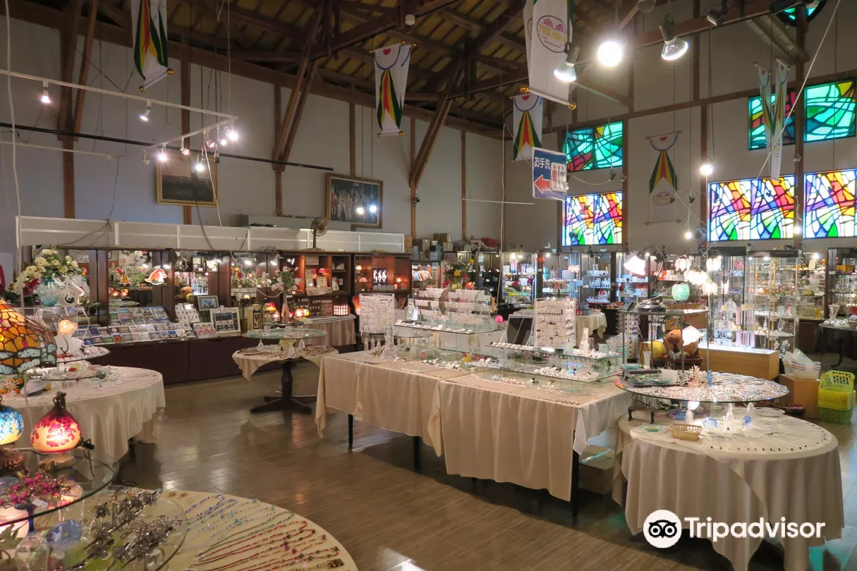 5_Shadow-cut picture, glass, music box museum of the world