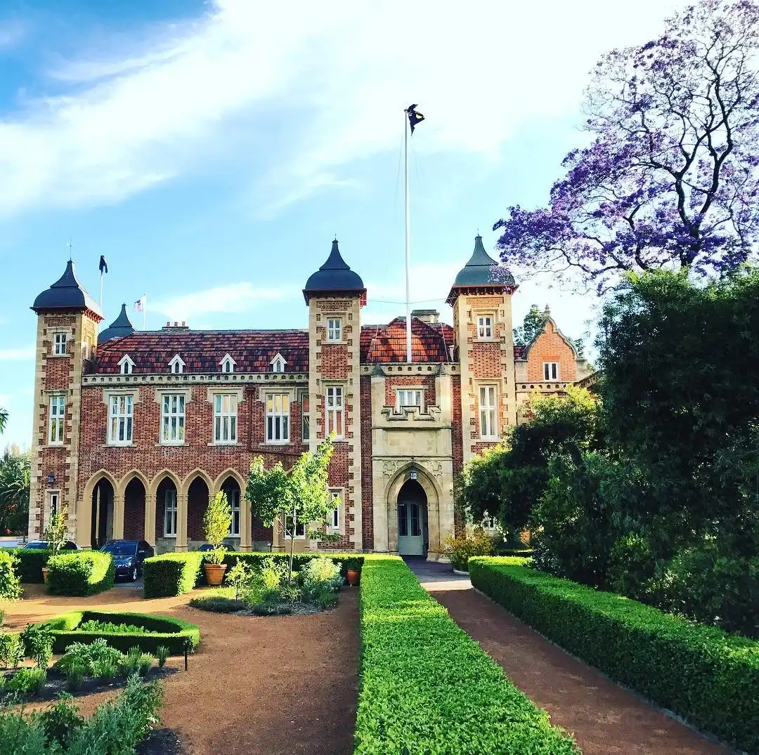 Hotels near Government House, Western Australia