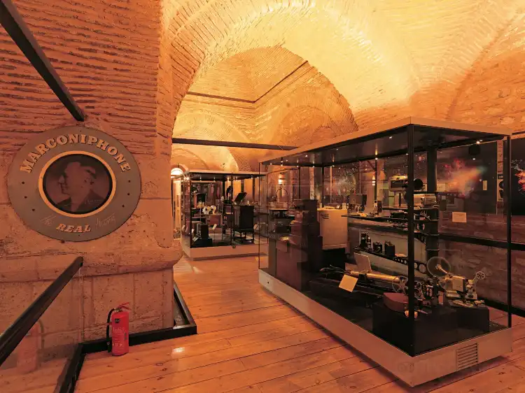 Các khách sạn gần Rahmi M. Koc Museum