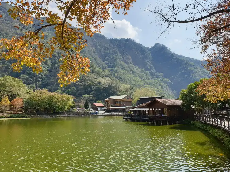 Hotels near ZhuMuChi