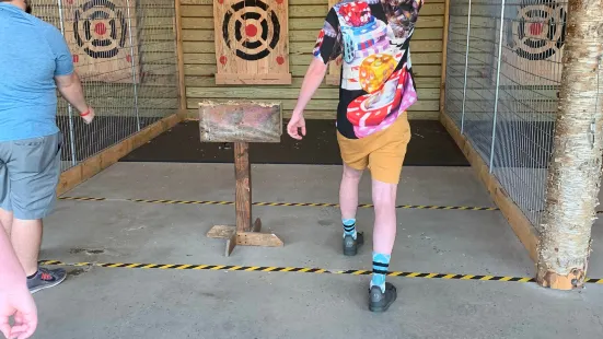 Stumpy's Hatchet House Green Brook - Axe Throwing