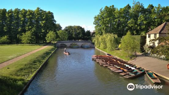 Garret Hostel Bridge