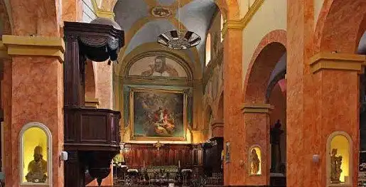 Hotels near Church of Saint Trophyme