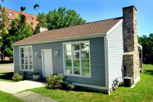 Hotel dekat Danbury Museum & Historical Society