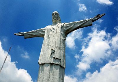 Christus-König-Statue