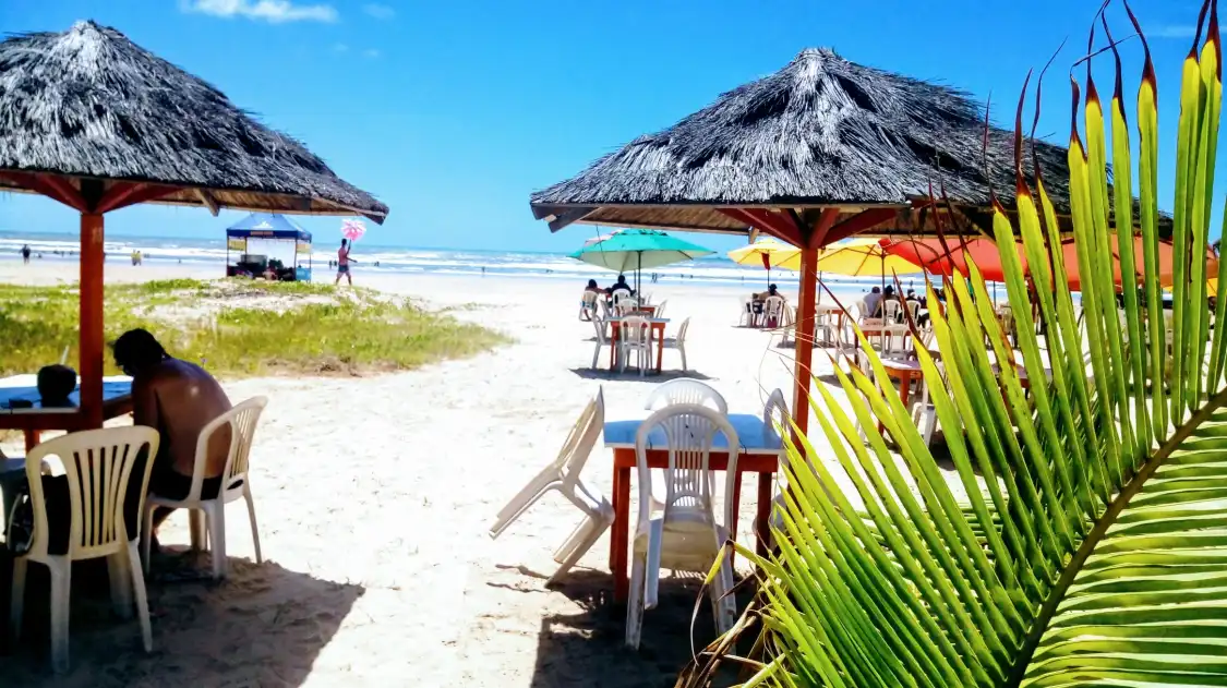 Hotels near Praia de Aruana