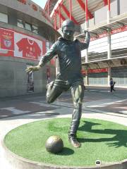 Eusébio statue