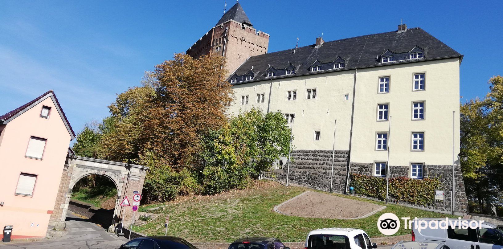 Latest travel itineraries for Castle Schwanenburg in September (updated in  2023), Castle Schwanenburg reviews, Castle Schwanenburg address and opening  hours, popular attractions, hotels, and restaurants near Castle  Schwanenburg - Trip.com