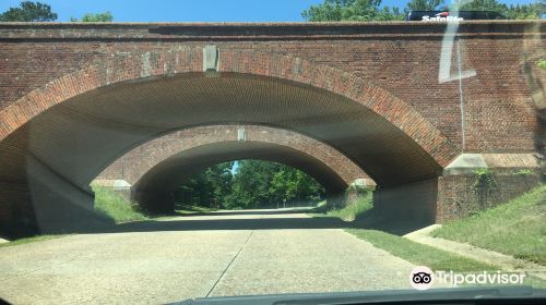 Colonial Parkway