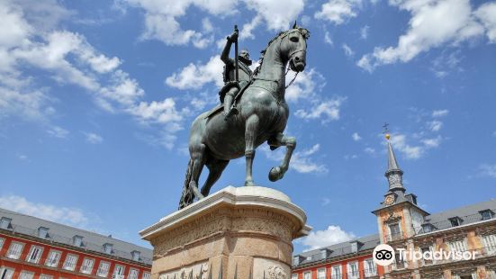 Felipe III Statue